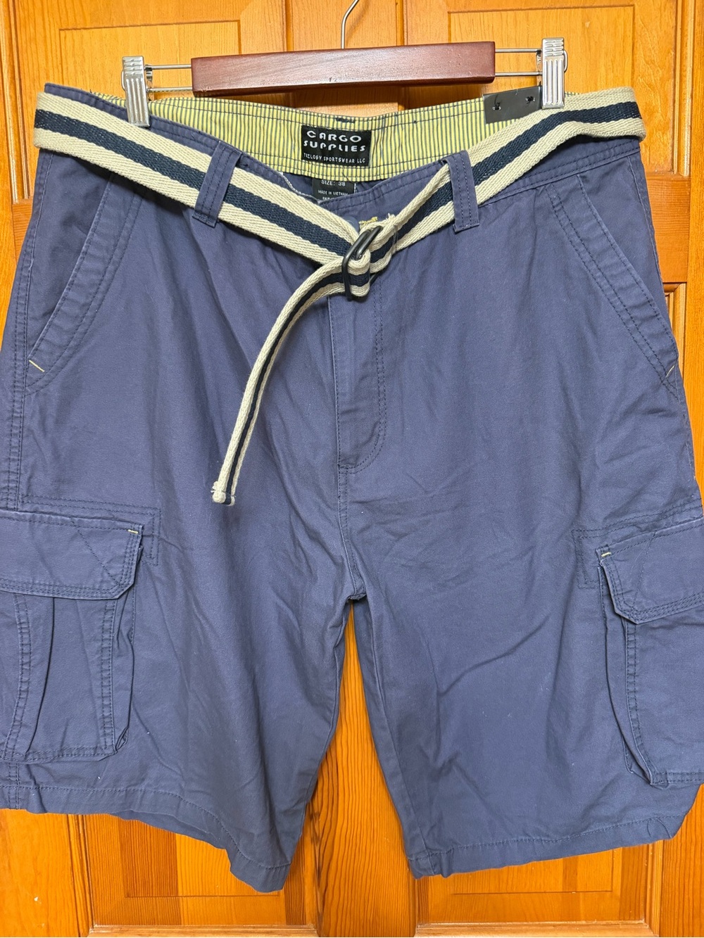 Cargo Navy Blue Men's Cargo Shorts with Striped Belt